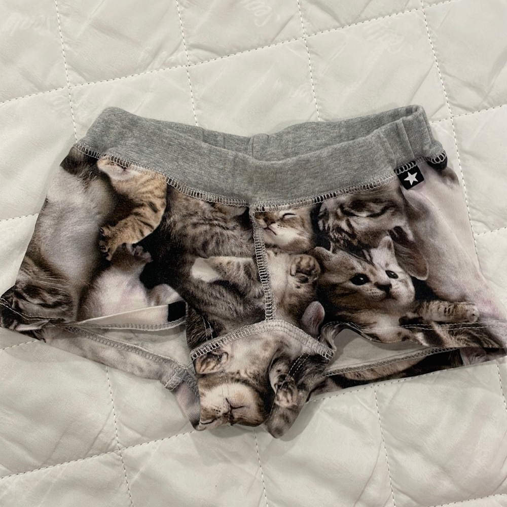 Molo cat shorts. Like new. 92/98